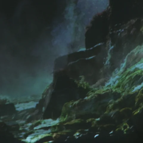 Foto de Claudia Anjudar projetada em tecido